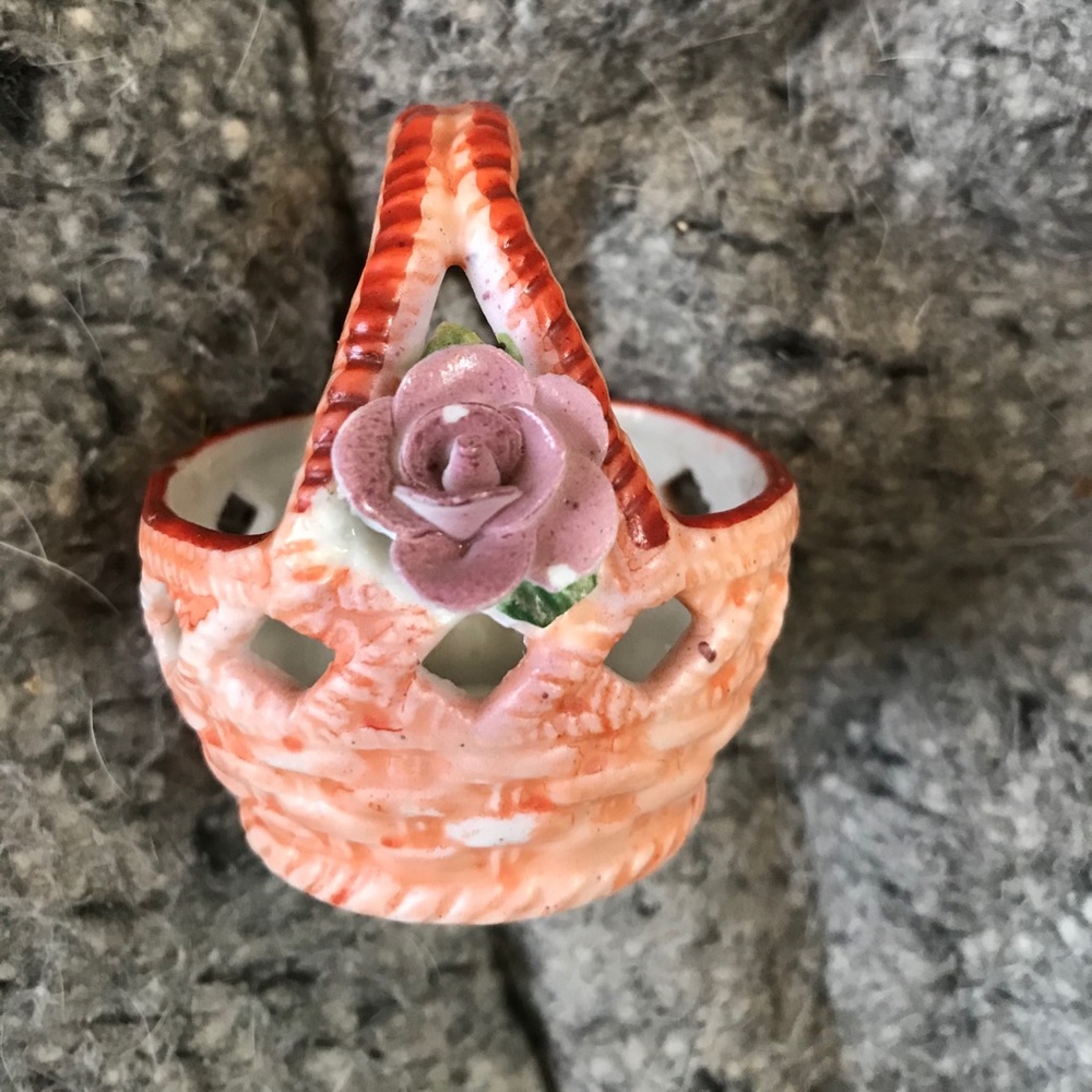 VINTAGE OCCUPIED JAPAN PORCELAIN MINIATURE BASKET